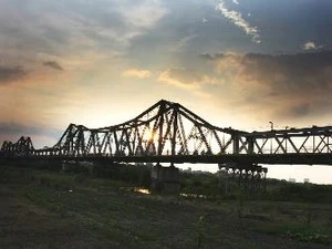 Pont de Long Bien (Photo: Phuong Hoa/AVI).